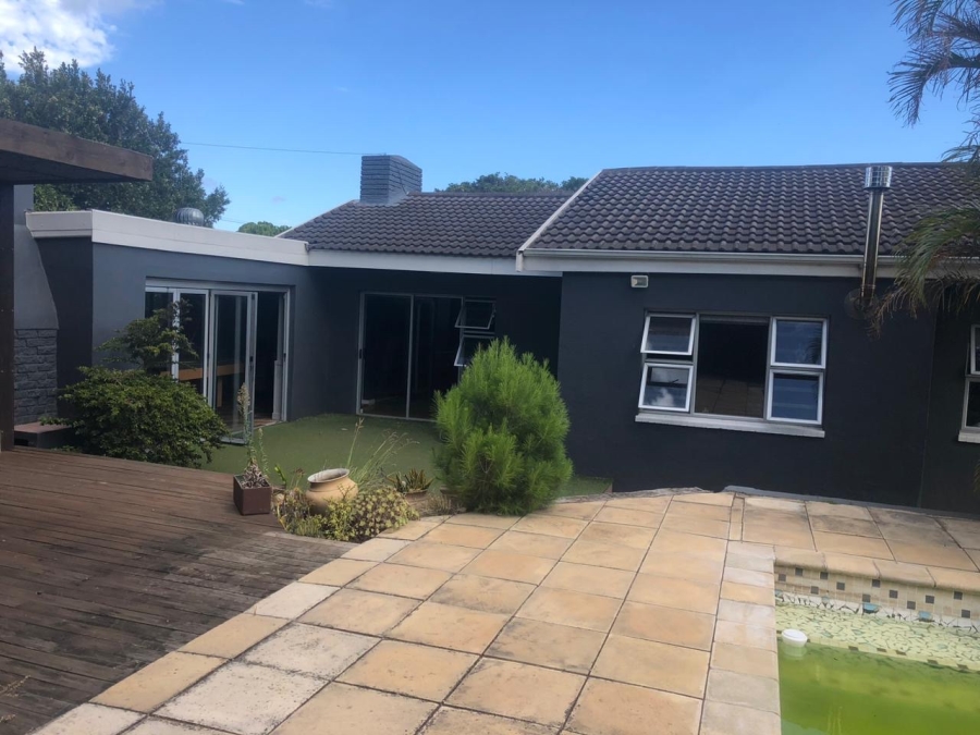 To Let 4 Bedroom Property for Rent in Mill Park Eastern Cape